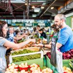 échanges au marché