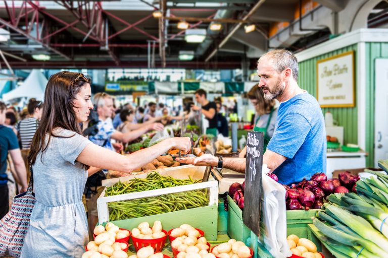 échanges au marché