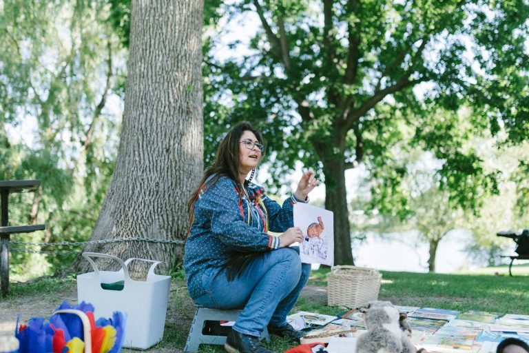 Camp d'été Iorahkote. Crédit photo : Montréal Autochtone. Pour infolettre sur les cultures autochtones / Indigenous cultures